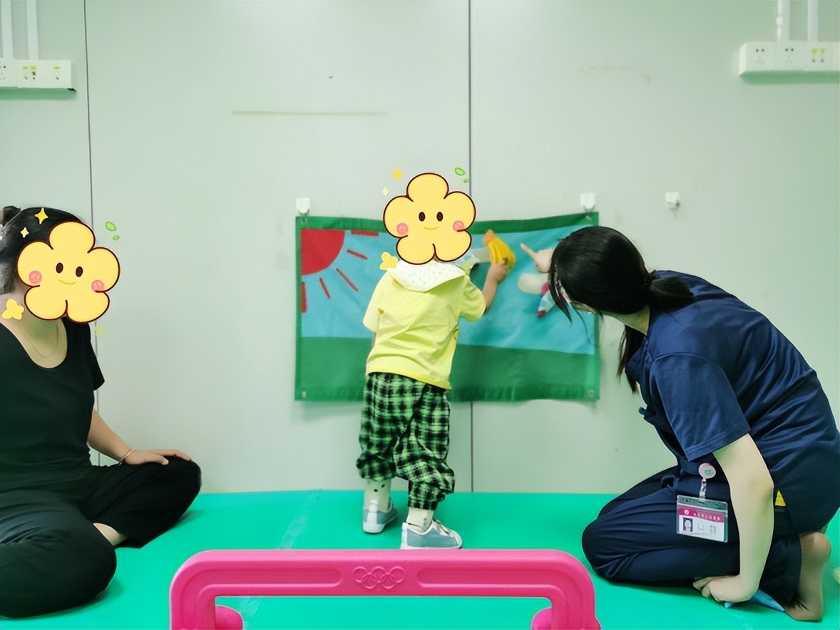 徐州市儿童医院康复团队用心治疗，用爱康复，点亮希望，医路同行