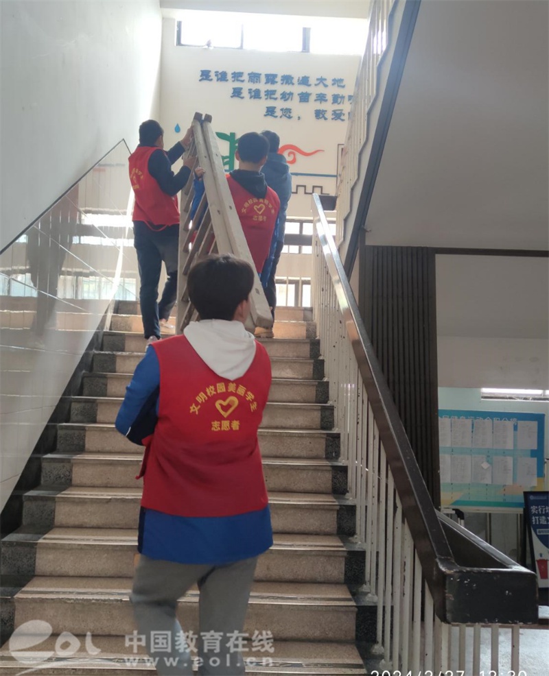 “解救小斑鸠”行动在启航中学上演校长为志愿者点上大大的赞