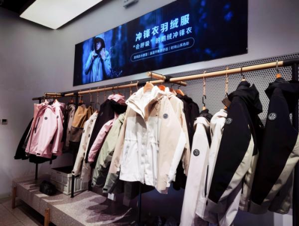 平价时尚冲锋衣品牌,平价有内胆的冲锋衣