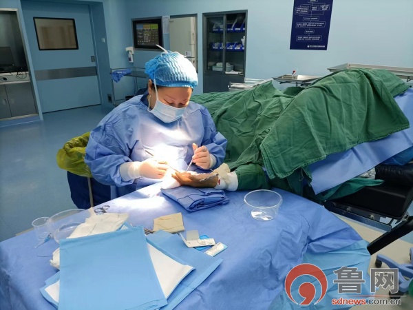手指缝在肚子上做皮瓣手术,腹部皮瓣移植手指