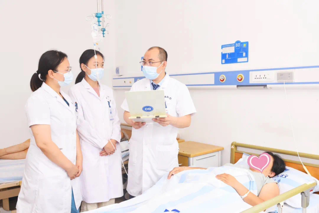 尿酸降至360为何痛风还反复发作,尿酸800多痛风反复发作怎么办