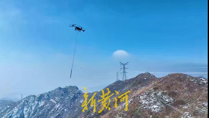 无人机触碰高压线事故,无人机飞越高压线