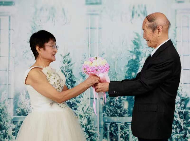 老年人婚纱照免费义拍,给老年人拍婚纱照的照相馆