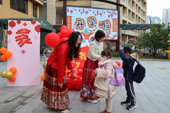 学业有“橙”，心想事“橙”！星洲学子收到了别样的开学礼物