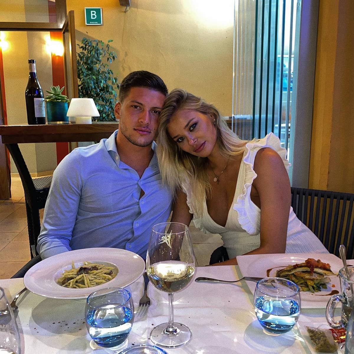 尼古拉约维奇女友,约维奇女友索菲亚