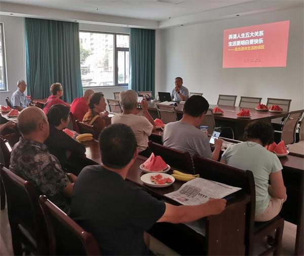 快乐旅居基地就是不一样！网红“赵老师”来举栗子