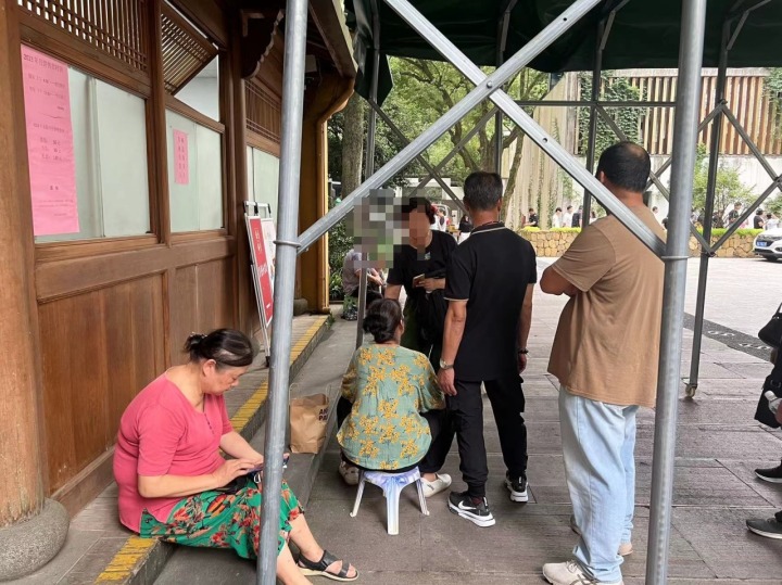 杭州人心心念念的灵隐寺月饼，大清早6点就有人来蹲了