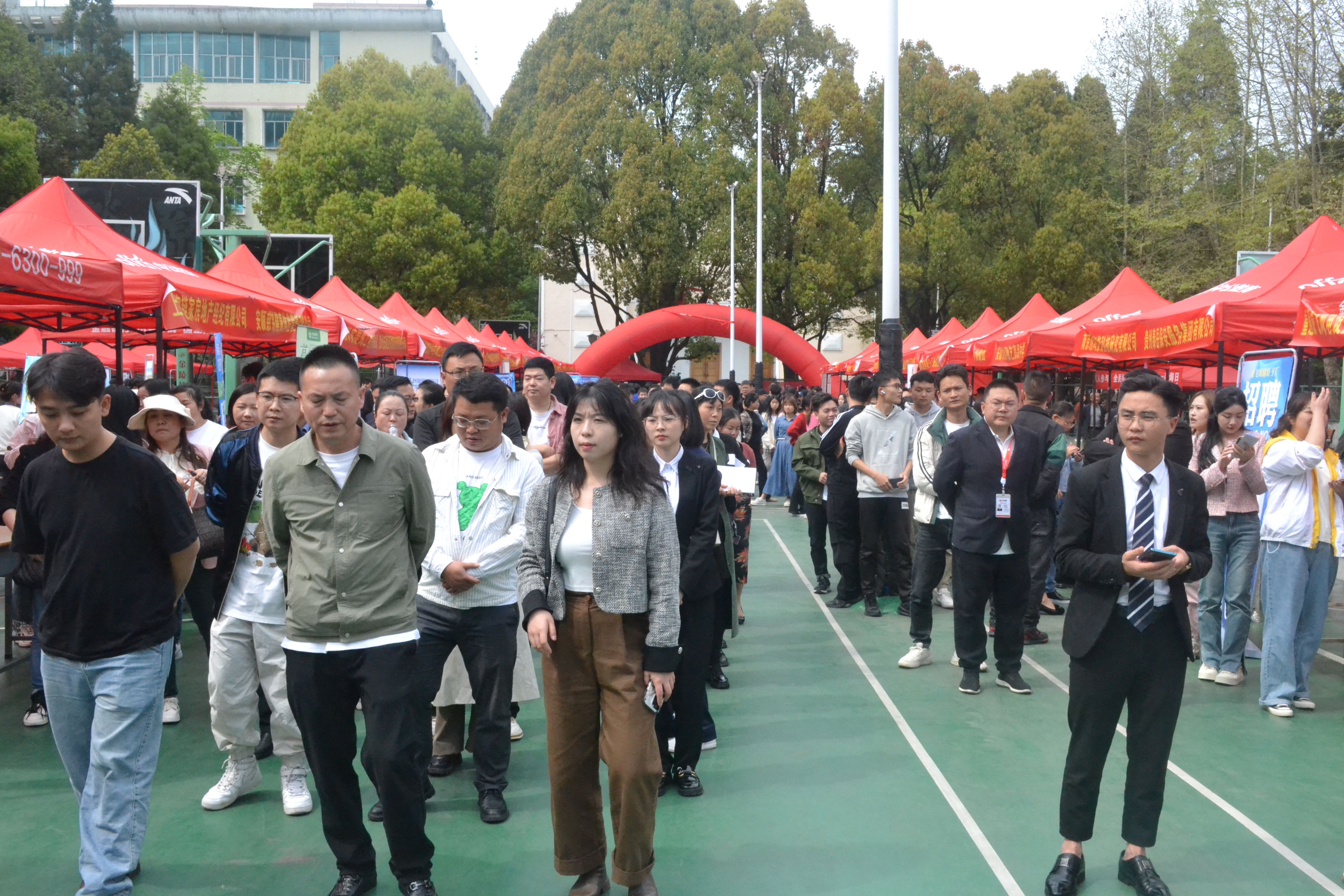 一场招聘会，开在春风里