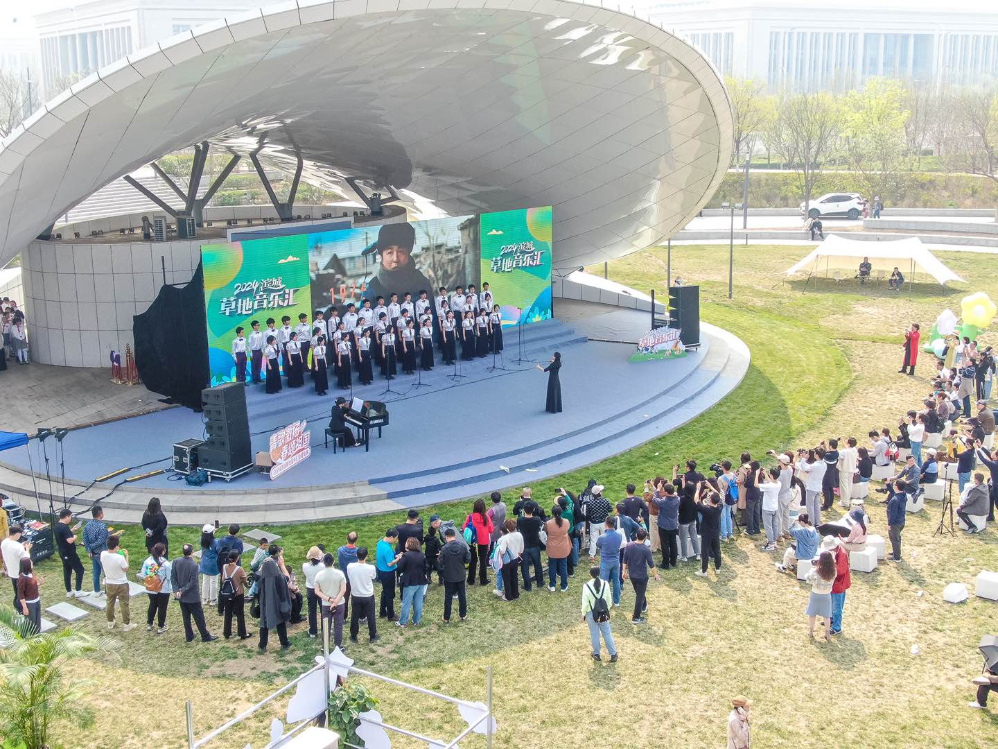 2024滨城首场“草地音乐汇”唱响春日共度惬意时光