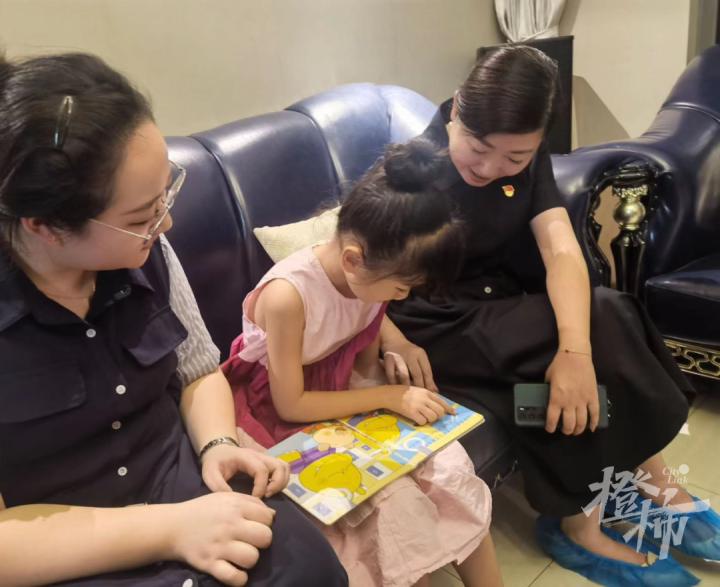 杭州有学校30多位新老师报到，很多是清华、北大、中科院、哥伦比亚大学硕博毕业生，他们还在猛练这些技能