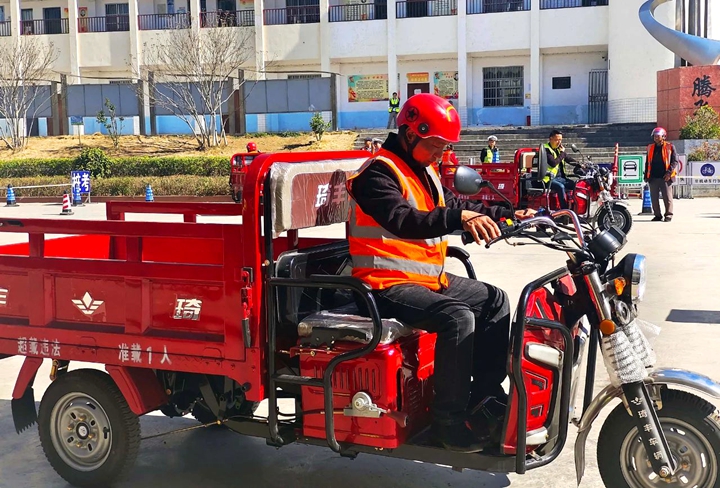 下乡送考交警服务群众,赫章县摩托车送考下乡