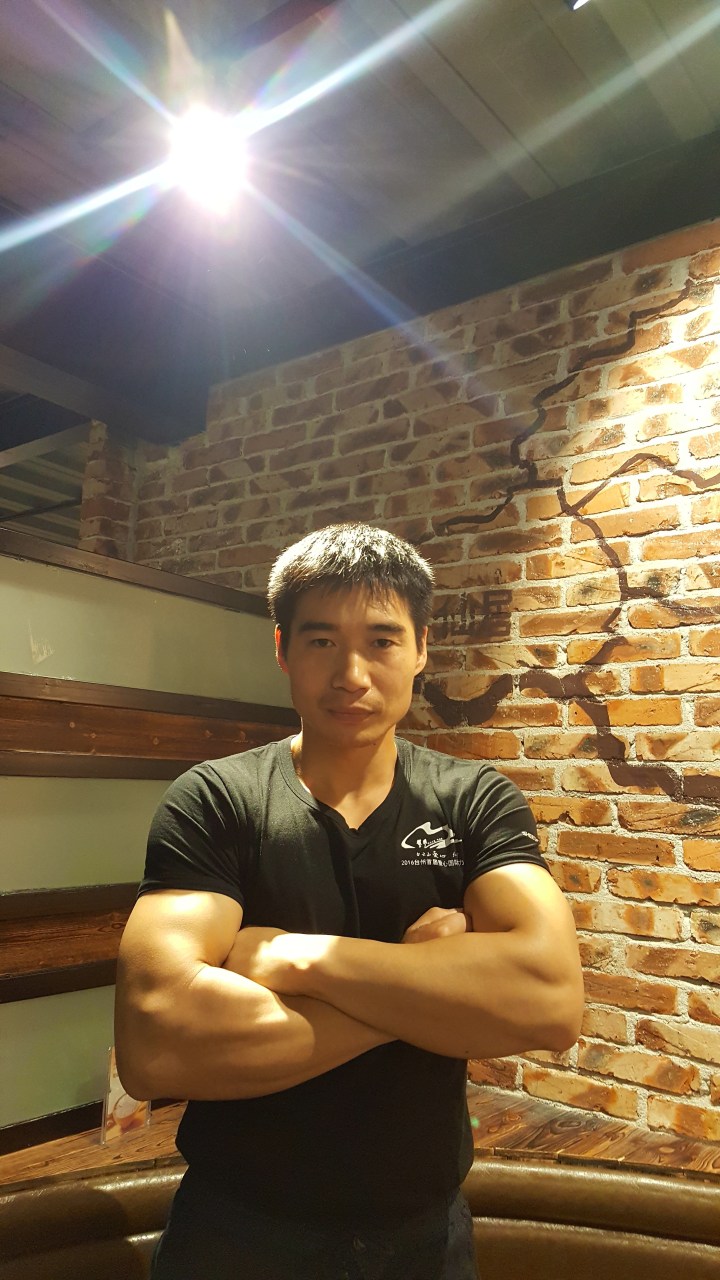 天气冷怎么户外运动,小刘掰手腕