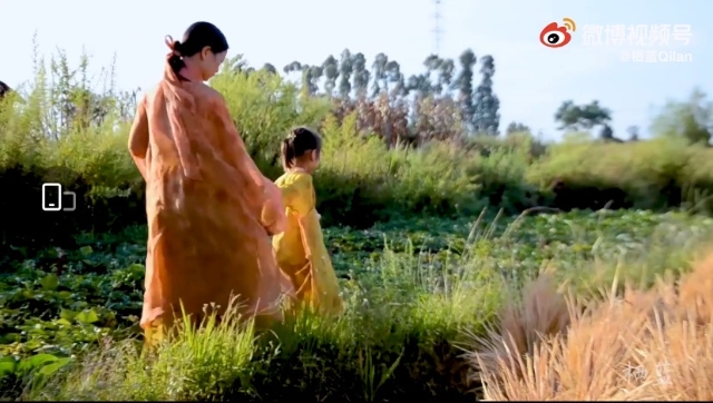 上热搜！取天地间的草木，云南女子将汉服染成了古诗词里的颜色