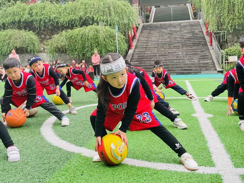 安化东坪镇萸江幼儿园：“玩转足球跃动童年精彩”第十一届体育节开幕式