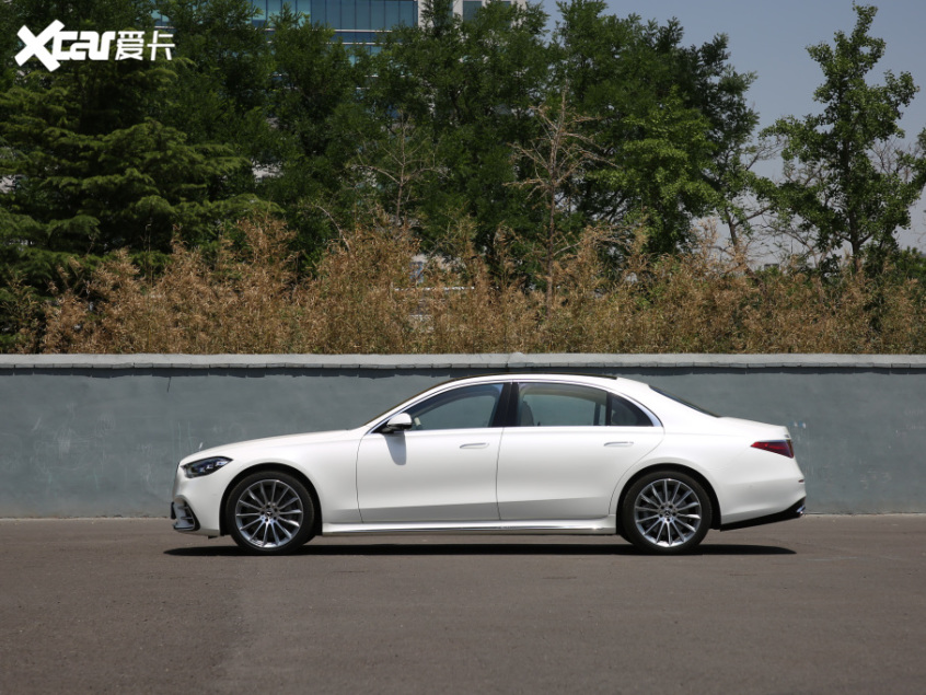 新款奔驰S级轿车落地价格表,奔驰s级400l豪华型2022款多少钱