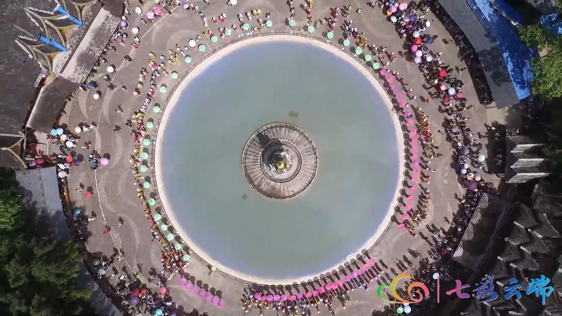 晚上的西双版纳傣族园,坐着火车游云南西双版纳