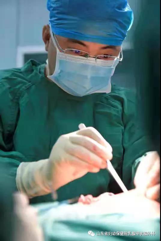 20岁乳房长小瘤子要紧吗,乳房长了个8毫米的瘤子