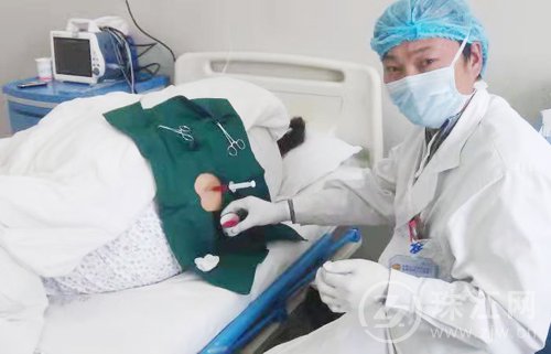 筑起生命的第一道防线——记曲靖市第二人民医院急诊科主任王俊华