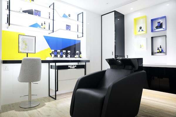 “3个月都排不上”“半个小时就空了”，不靠主播，线下美妆专柜靠什么圈粉？