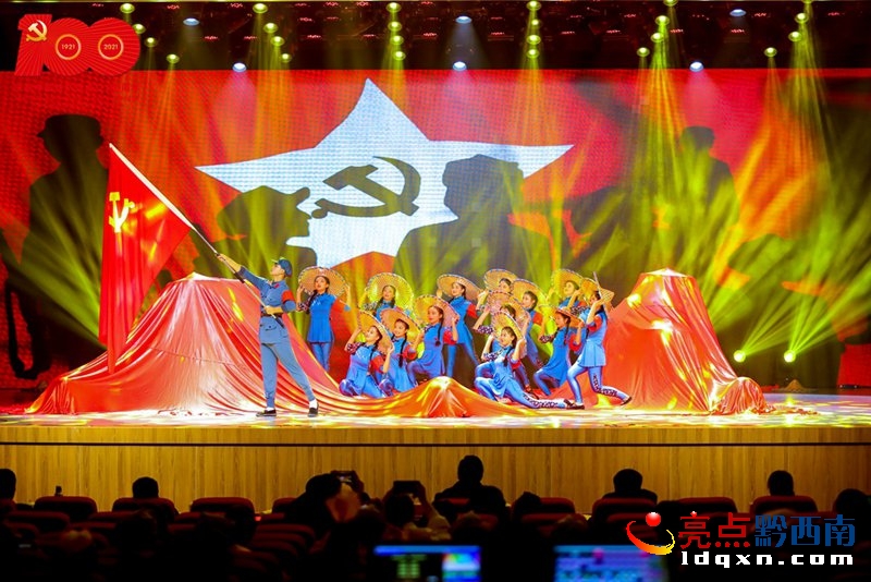 安龙六中：“双减”让艺术之花快乐绽放