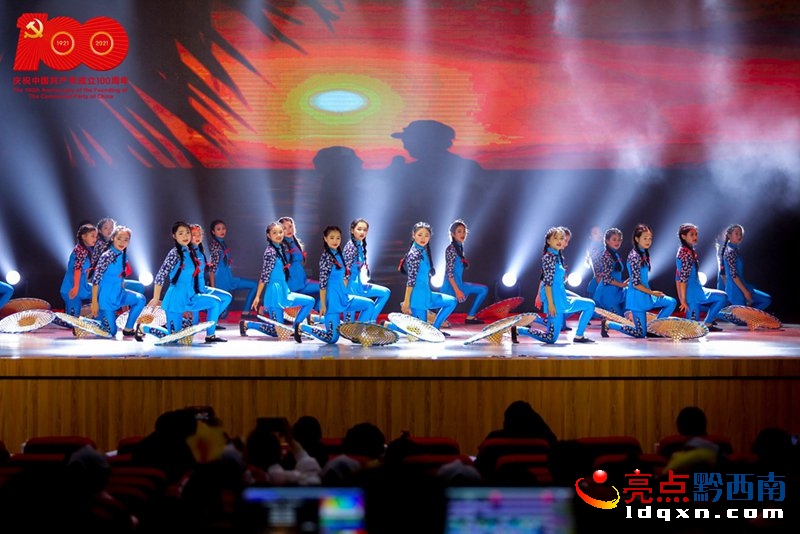 安龙六中：“双减”让艺术之花快乐绽放