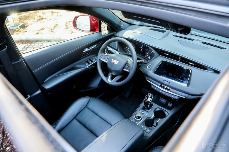 试驾23款凯迪拉克xt4豪华版,凯迪拉克xt4有48v可以省多少油