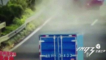 大客车发生车祸如何自救,高速公路上车辆发生故障正确做法