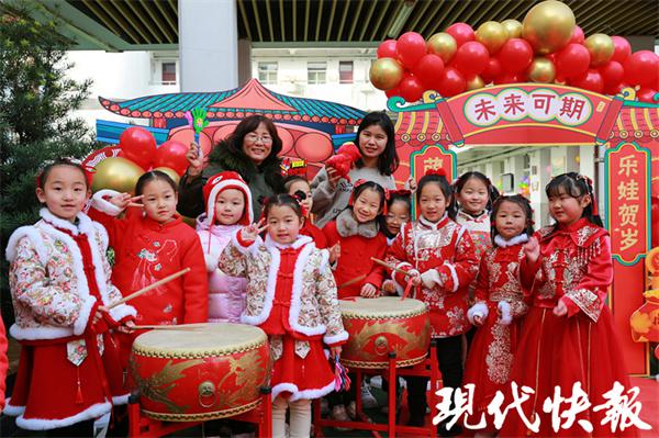 央视主播点评的南京小学期末考火了！其实南京学校的花样还有很多