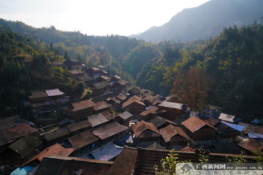 广西融水苗寨雪景如诗如画,广西融水苗寨全景图