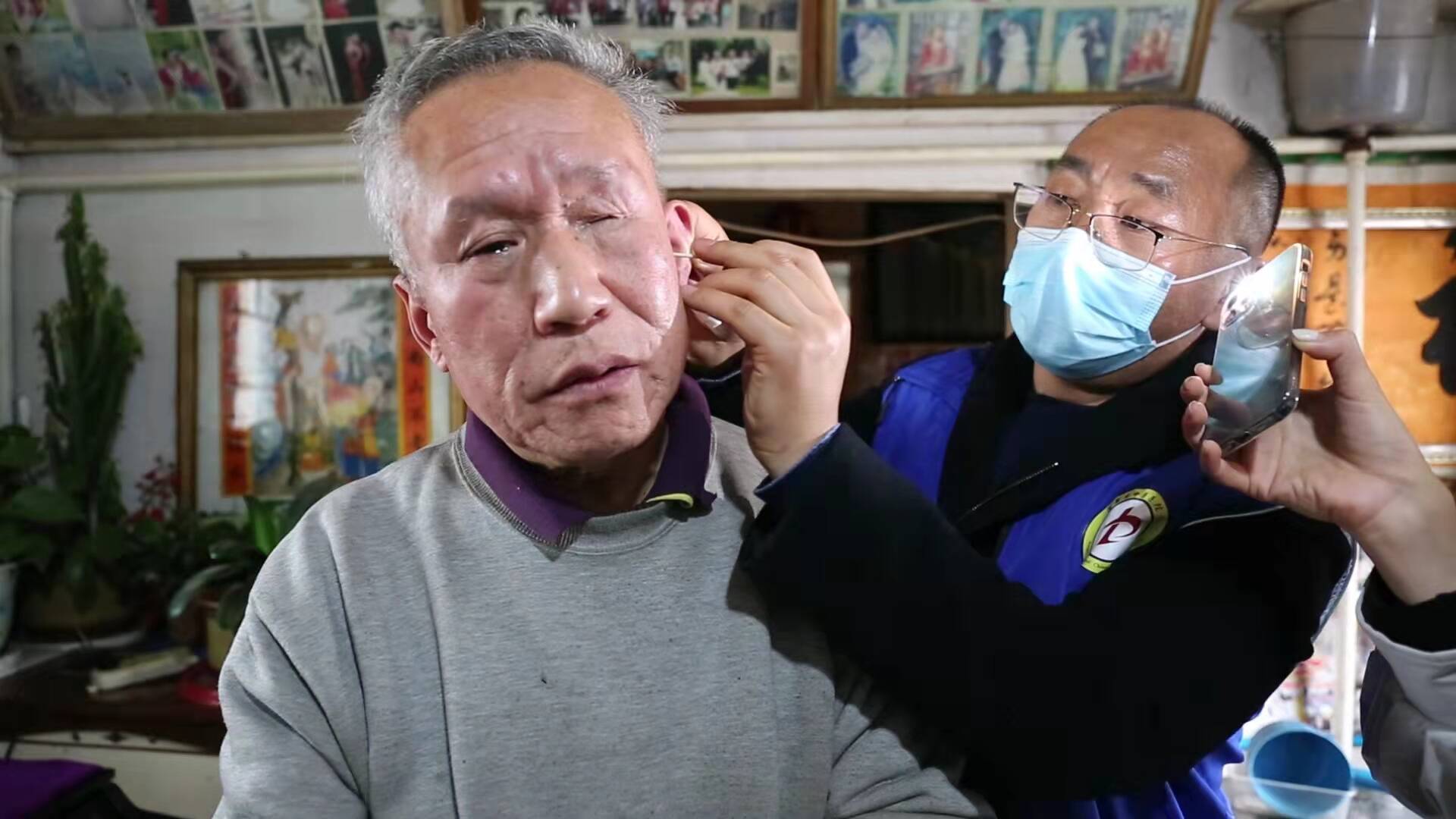 中医医院慰问辖区残疾老人,中医院领导慰问医护人员