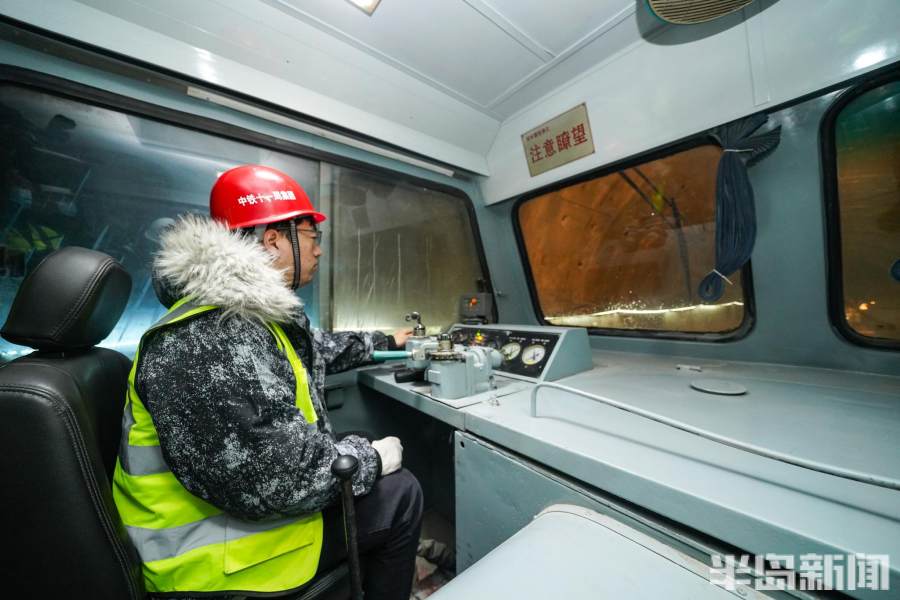 新春走基层火车司机元宵节,新春走基层铁路司机