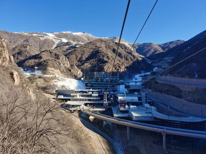 “我代购不了冰墩墩，也见不到谷爱凌，但离奥运这么近！”浙籍志愿者小伙，记录下冬奥点滴