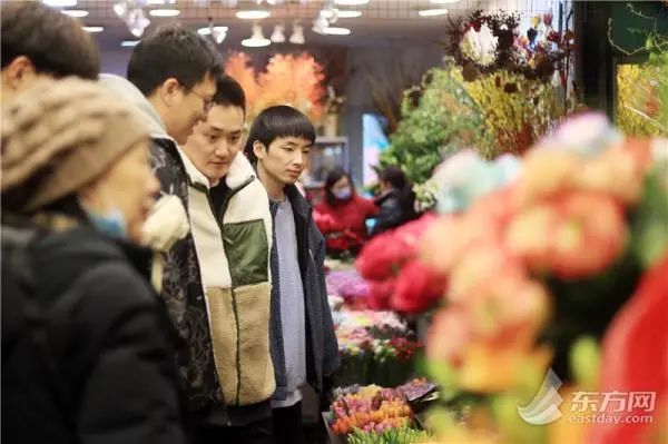 鲜花批发店玫瑰花便宜吗,鲜花批发市场买玫瑰便宜吗