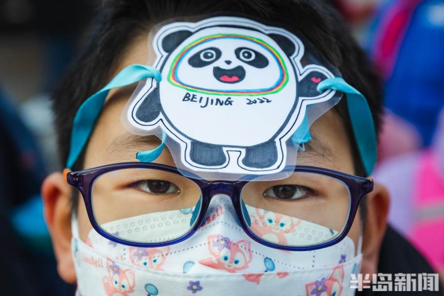 冰墩墩迎新生,冰墩墩迎开学