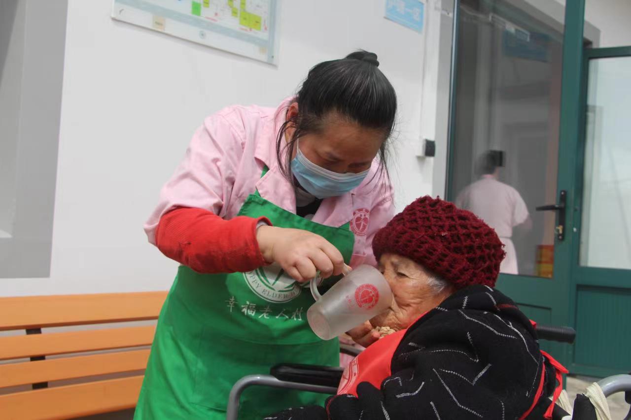 疫情下上海的老人,关爱疫情下的高龄独居老人上海市