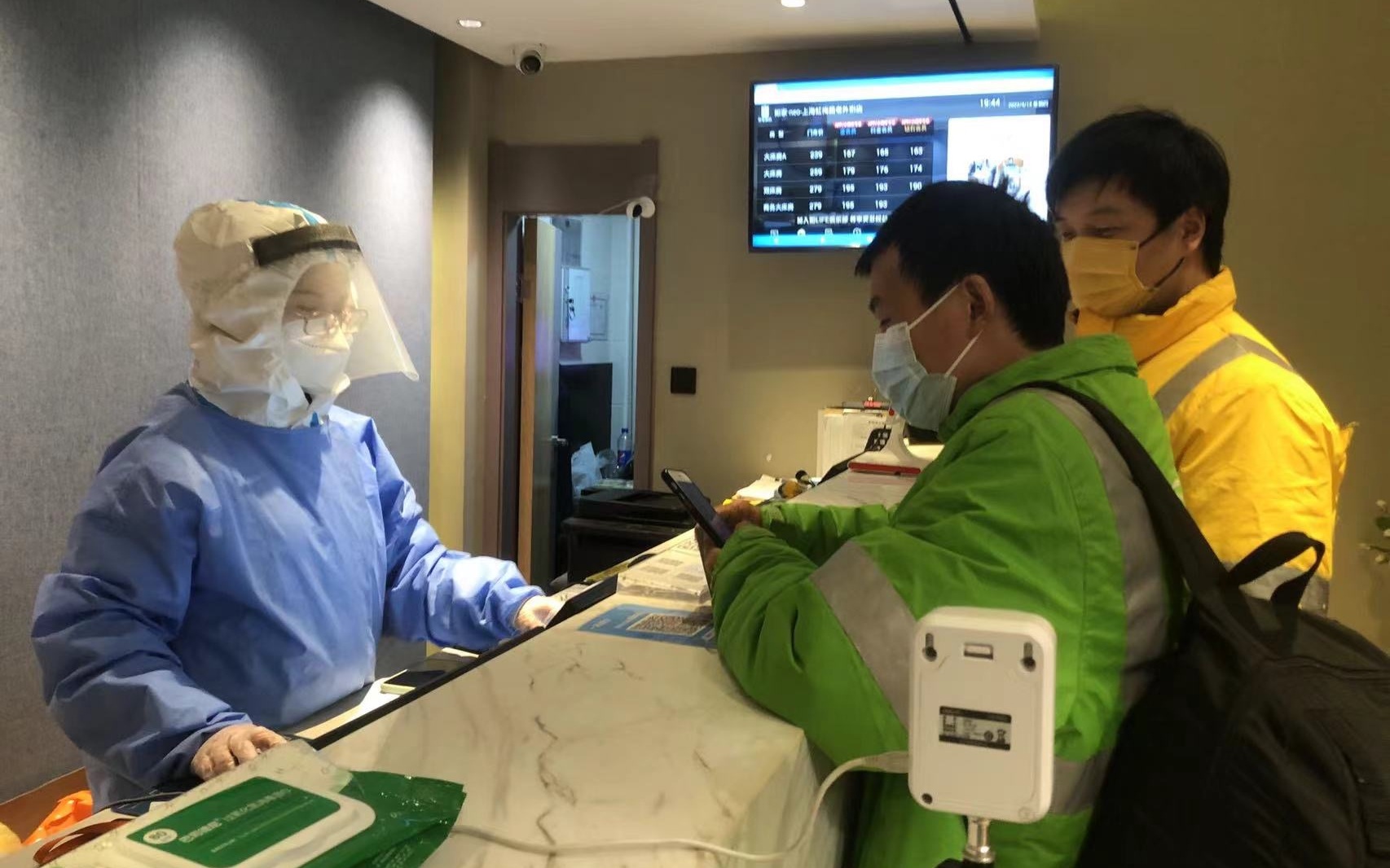 酒店投身“抗疫”，背后的酒店集团为加盟商减负做了哪些事？