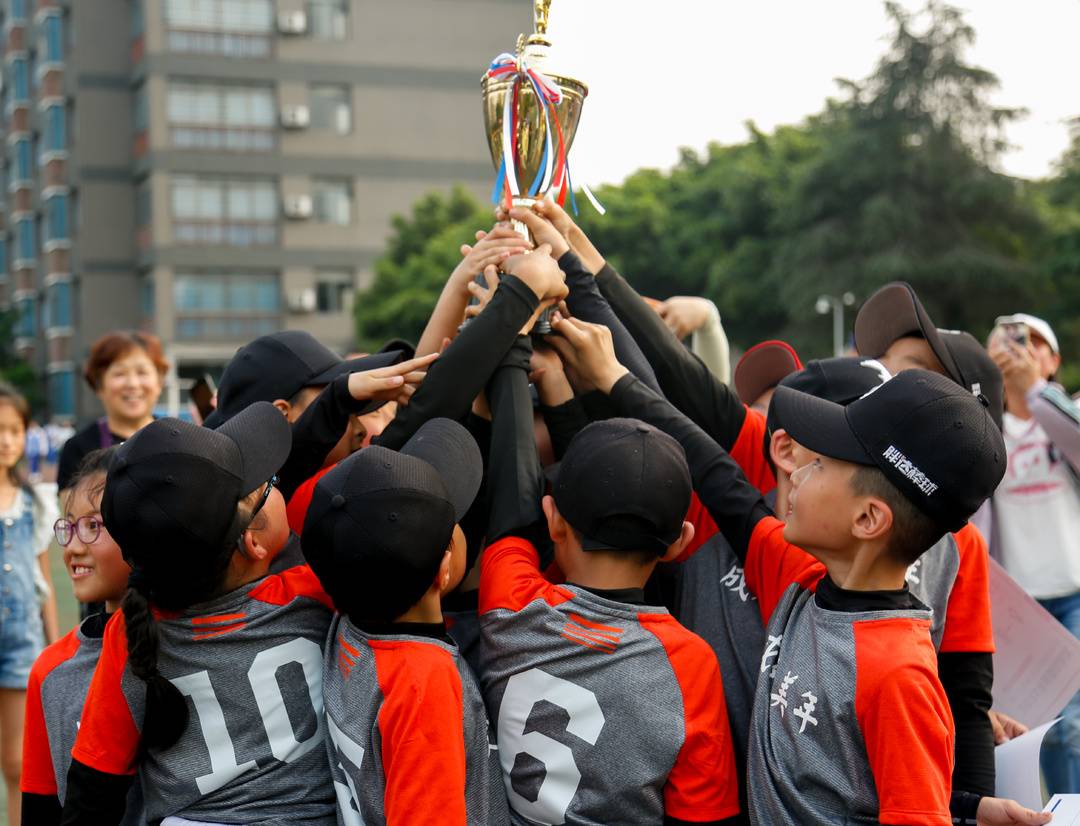 校长来了丨成都外国语学校高新美年校区校长钟灵滋：唤醒每个孩子内心的小马达