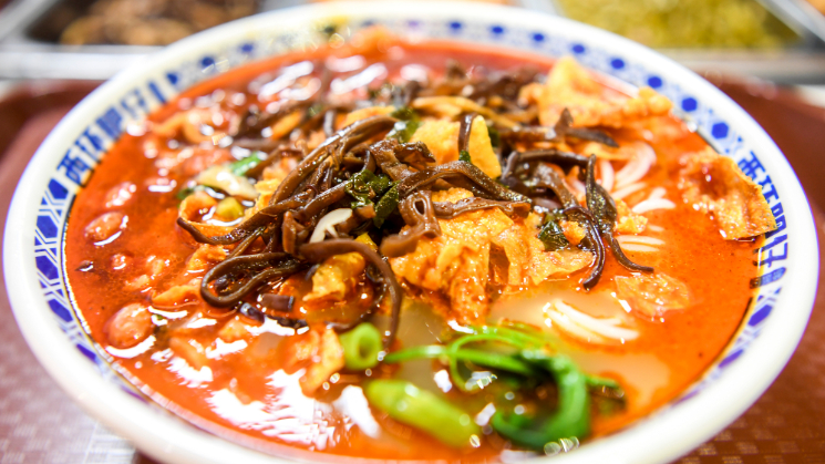 侨报网评：香飘海外的“中国味”，了解中国的“一扇窗”