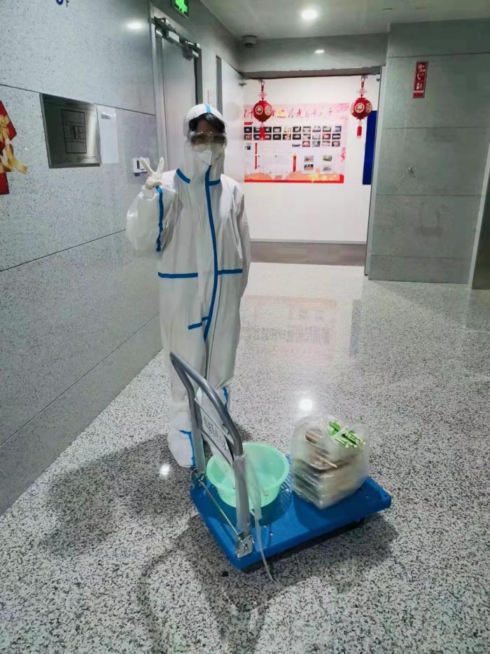 特写丨隔离1个月,那些睡在单位的“金融民工”怎么样了?最盼“洗澡自由”