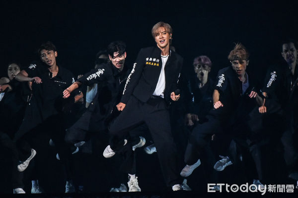 罗志祥蝴蝶姐姐节目中亲密互动,罗志祥蝴蝶姐姐辣舞