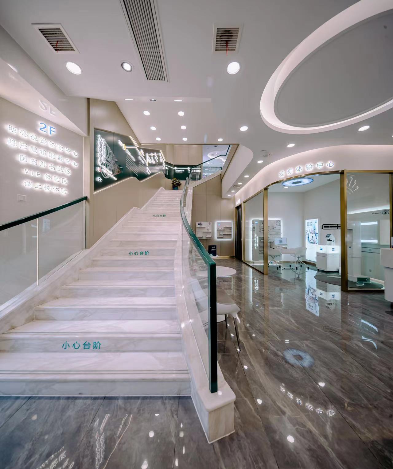 今年流行大牌眼镜 (今年比较流行的大牌眼镜)