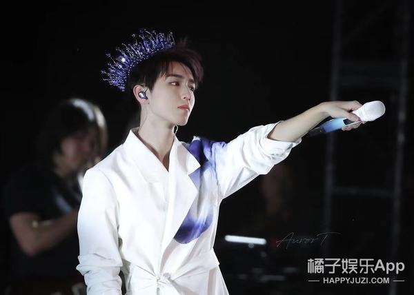 橘子晚报/偶遇朴叙俊和美女逛街；马斯克父亲与继女生二胎；