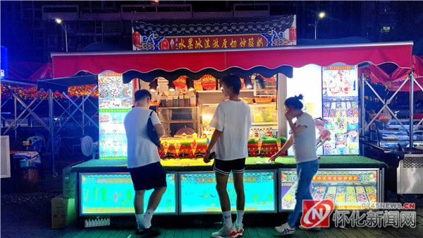 高温催热“夏夜经济”怀化夜市红红火火