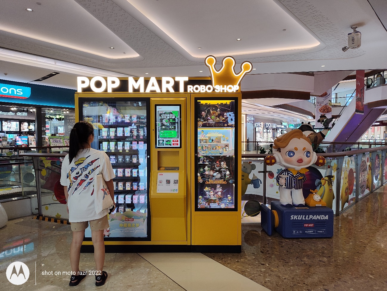 折叠屏新品motorazr2022,moto折叠屏razr2023发布会