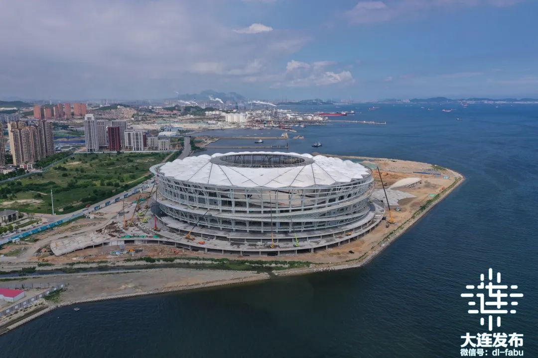 大连梭鱼湾足球场屋顶,大连梭鱼湾足球场炫酷灯光