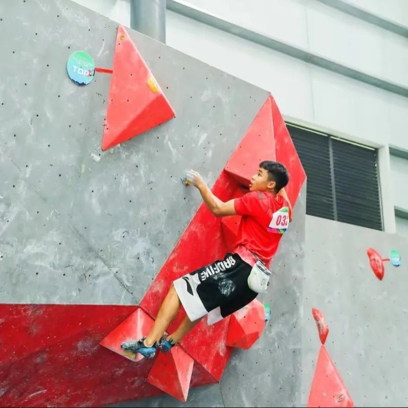 广西马山攀岩比赛直播回放,马山县古零镇初级中学攀岩比赛