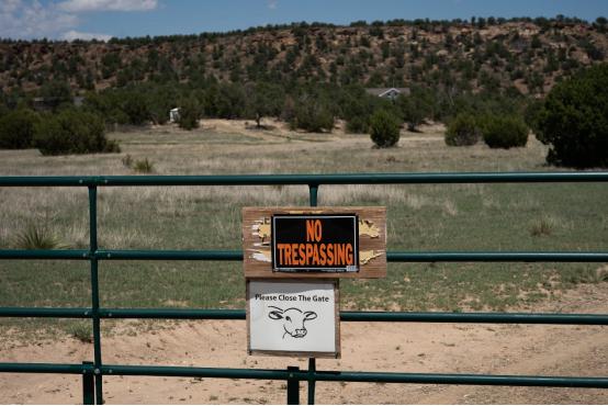 外媒起底一美国末日*教邪**：怂恿信徒自杀，*虐性**未成年少女