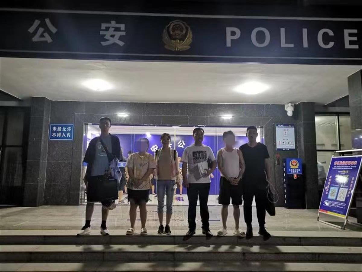 涉案达5.3亿元！利用棋牌游戏组织网络赌博，警方抓获26人