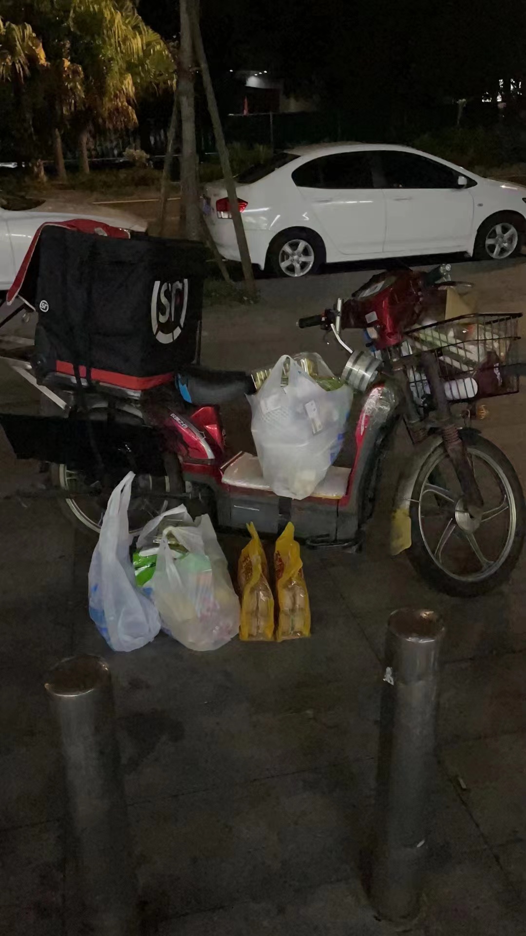 快递小哥报复业主干什么,快递小哥做了什么事让人感动