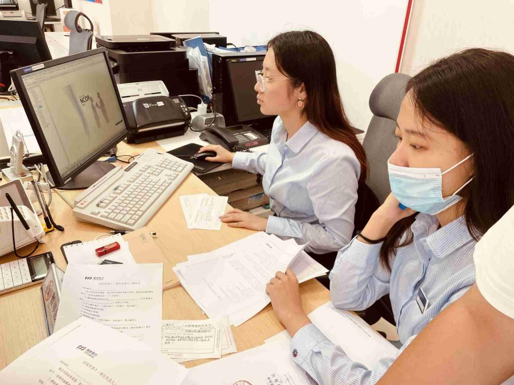 化身“搬运工”“跑腿侠”——浦发银行助力防疫解难题